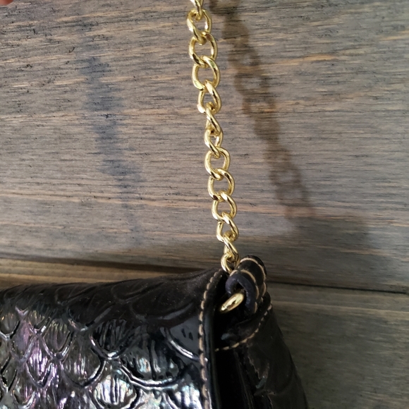 Small Crossbody Purse Texture Metal Hardware - Picture 5 of 6